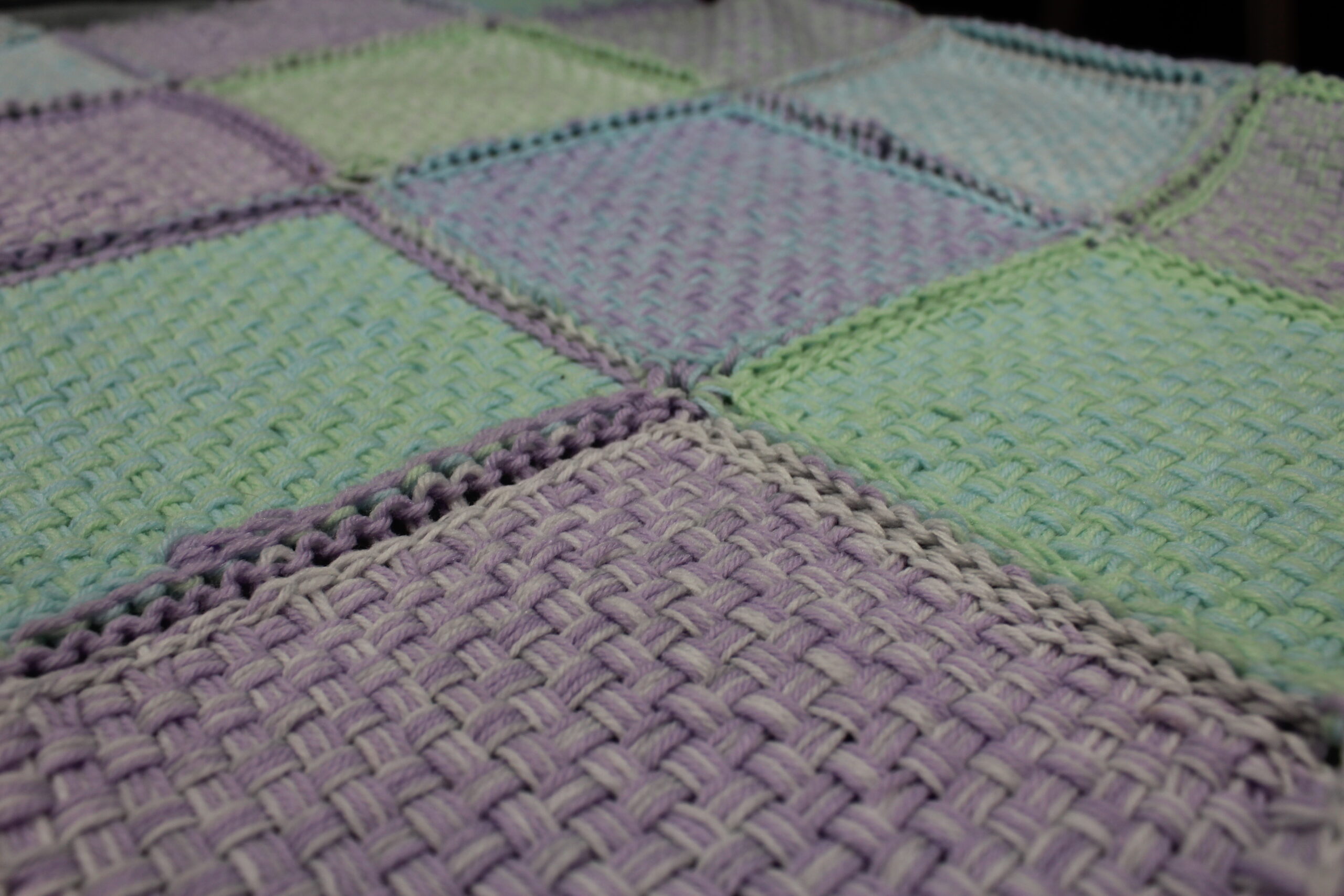 How to weave a blanket on the CraftSanity Blanket Loom 