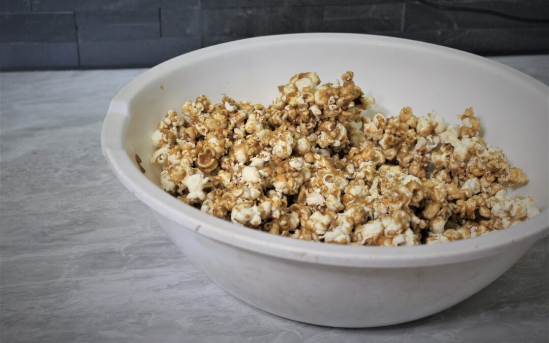 Homemade Carmel Popcorn: 10 Minute Snack Recipe